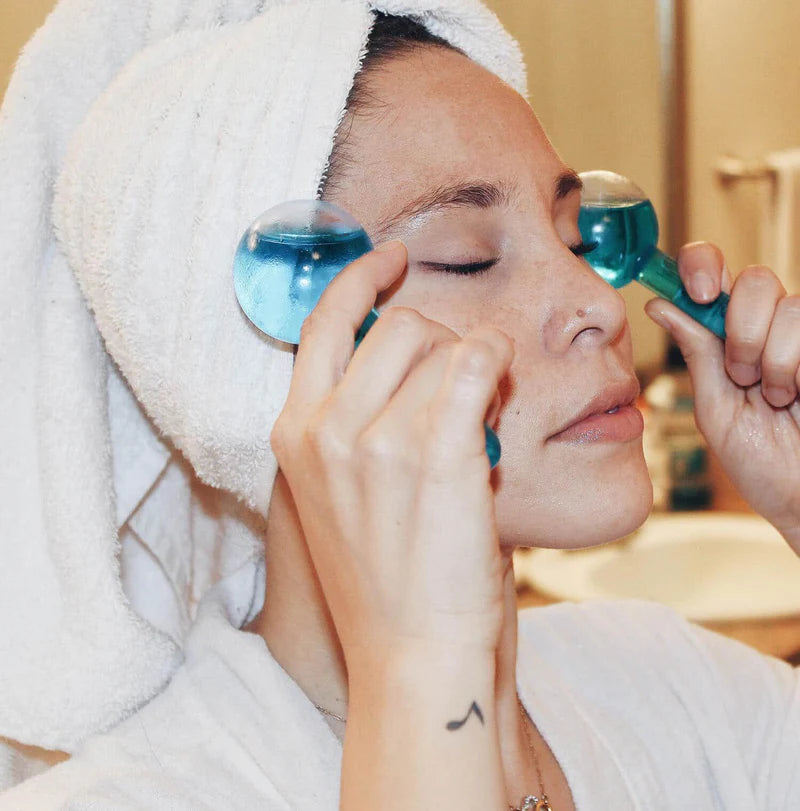 مستحضرات تجميل بينيفت - كرات دوارة للوجه | Benefit Cosmetics - Facial Ice Roller Globes ©